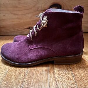 Geewawa Verona suede booties. NWOT